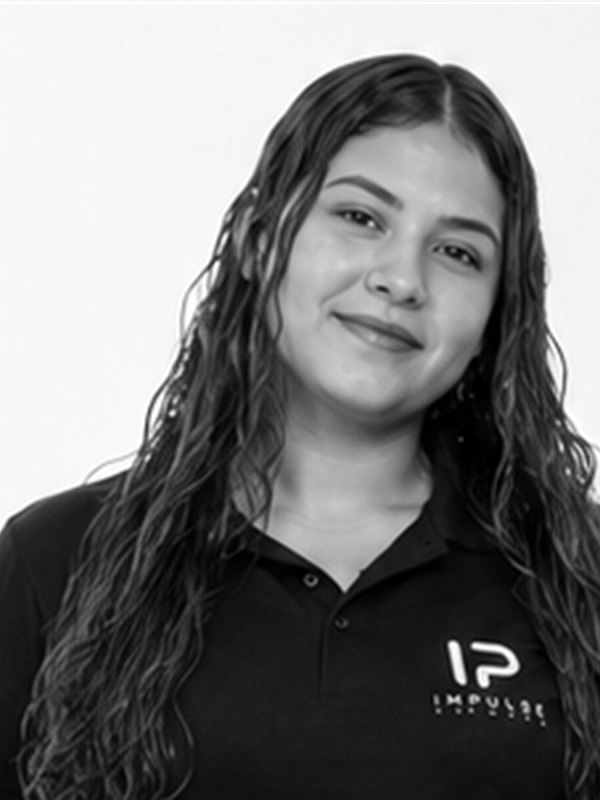 Retrato de Queren Souza, social media na Impulse